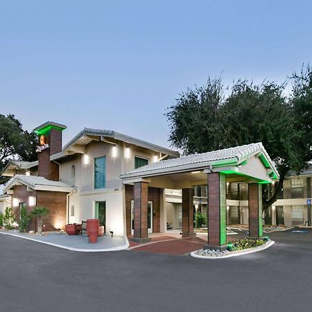 La Quinta Inn By Wyndham Dallas Uptown Exterior photo