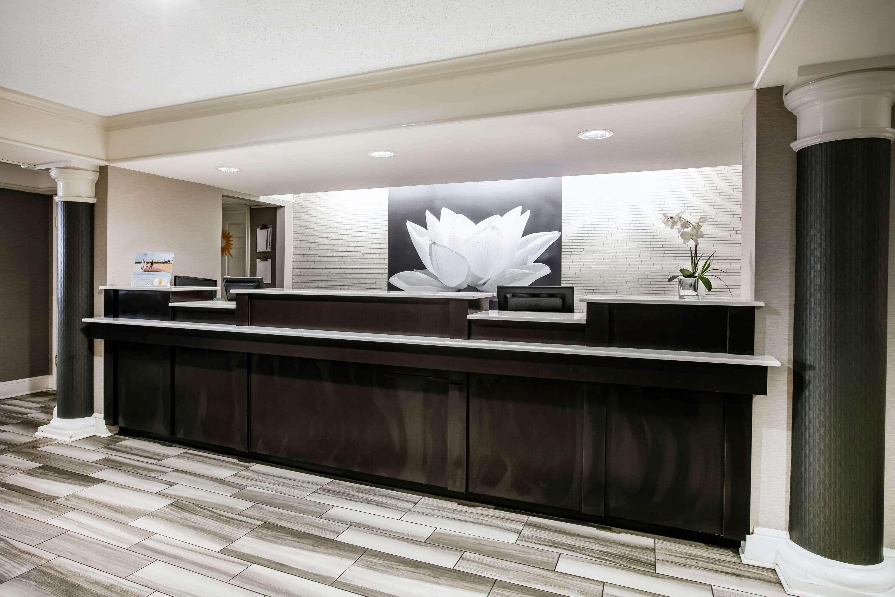La Quinta Inn By Wyndham Dallas Uptown Exterior photo