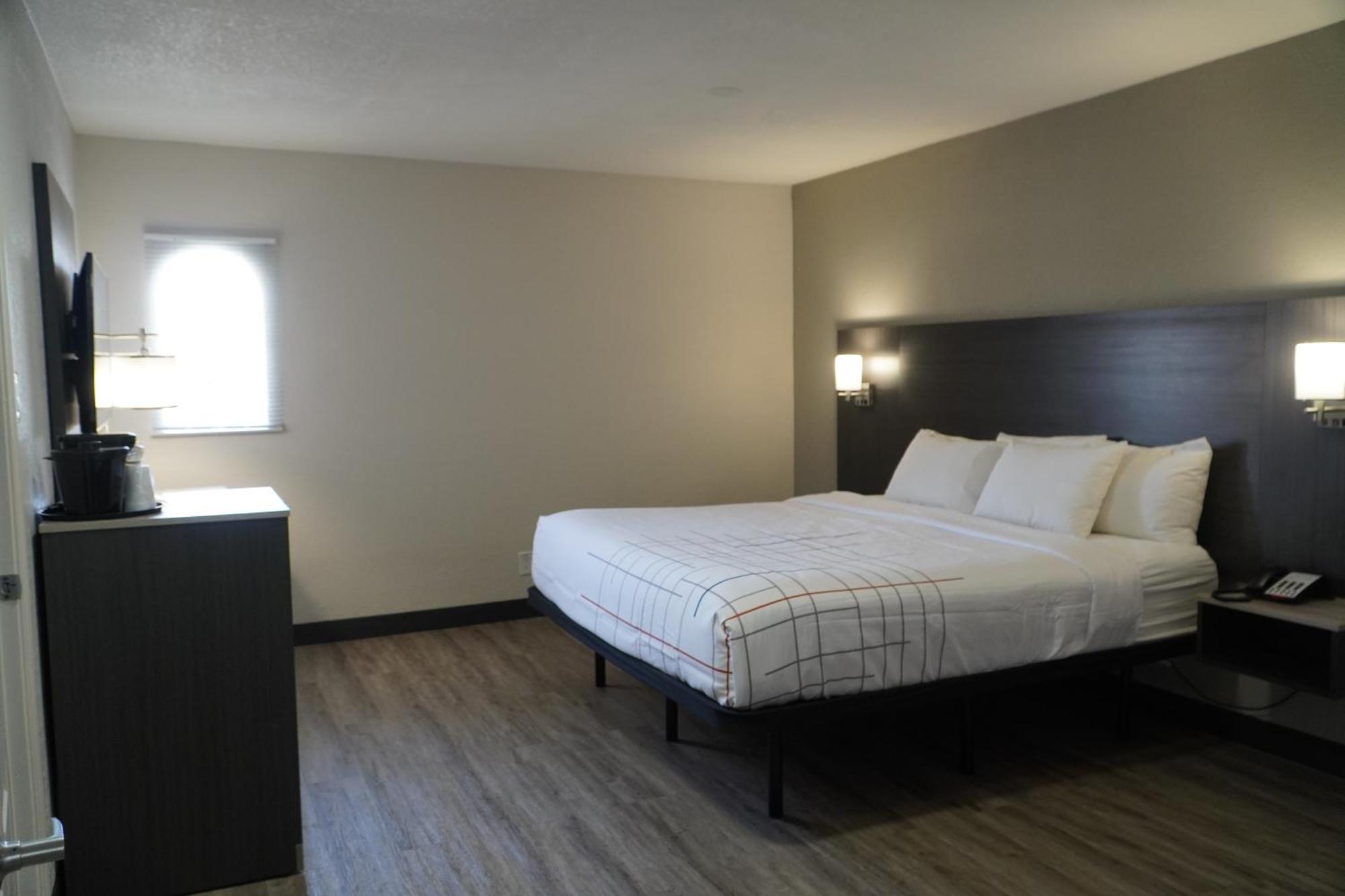 La Quinta Inn By Wyndham Dallas Uptown Exterior photo
