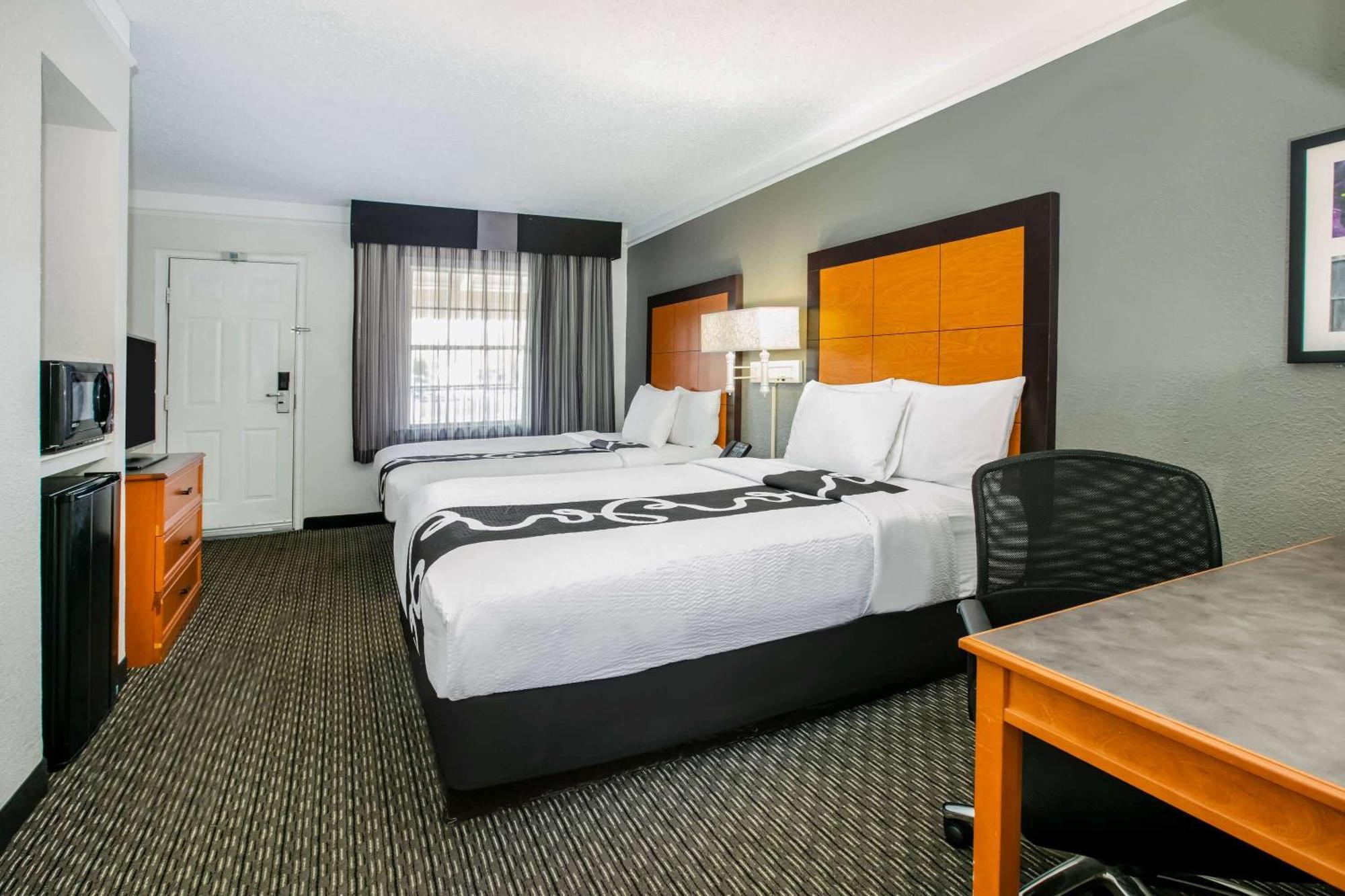 La Quinta Inn By Wyndham Dallas Uptown Room photo