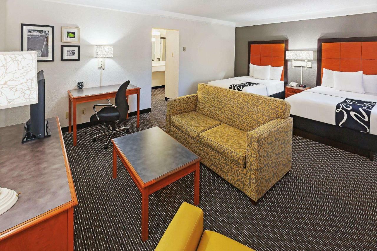 La Quinta Inn By Wyndham Dallas Uptown Exterior photo