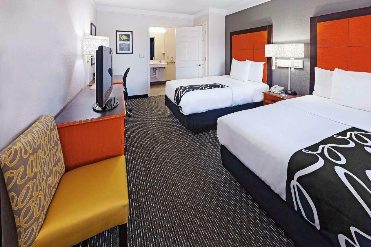 La Quinta Inn By Wyndham Dallas Uptown Exterior photo